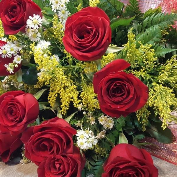 Buquê - uma dúzia - rosas vermelhas